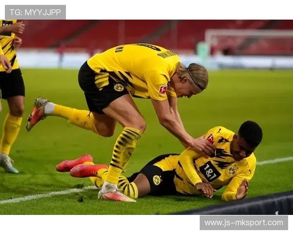 多特边路频繁渗透，后点补射成为比赛定海神针